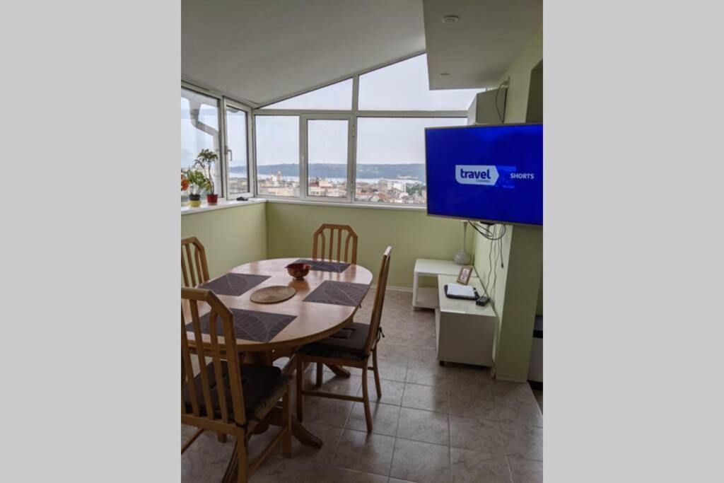 Apartment Exquisite Views